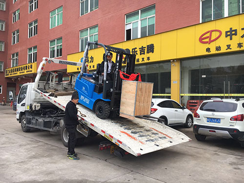 廈門電動(dòng)叉車公司，銷售比亞迪電動(dòng)叉車2.5噸一臺(tái)