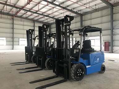 感謝蔡總的大力支持，再次購(gòu)買3+1臺(tái)比亞迪叉車，祝：生意興?。? /></em><b>感謝蔡總的大力支持，再次購(gòu)買3+1臺(tái)比亞迪叉車，祝：生意興??！</b></a></li>

<li><a href=