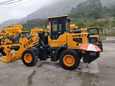 恭喜羅總喜提新車，山宇裝載機(jī)940走起，山宇重工，助您成功！